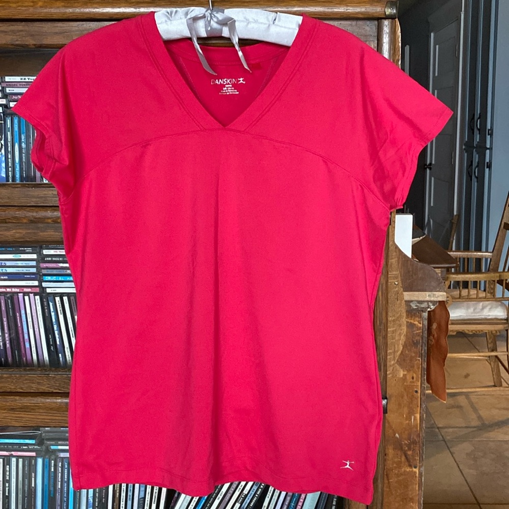 DANSKIN Athletics Top Raspberry Colour Size L (12-14)